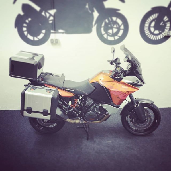 KTM 1190 Adventure Motorradvermietung-hamburg.de.png